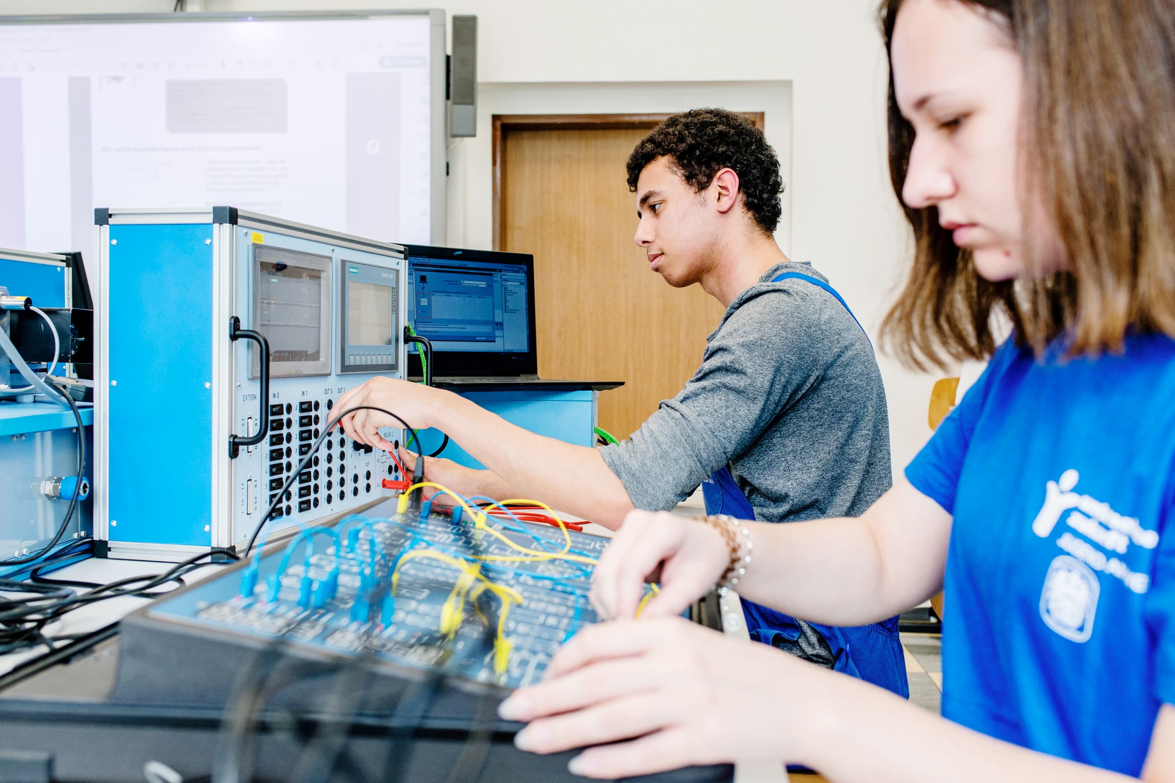 Lehre als Elektrotechniker:in